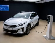 2023 Kia XCeed PHEV - Front Three-Quarter Wallpaper 190x150