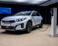 2023 Kia XCeed PHEV - Front Three-Quarter Wallpaper 190x150