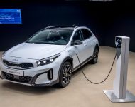 2023 Kia XCeed PHEV - Front Three-Quarter Wallpaper 190x150