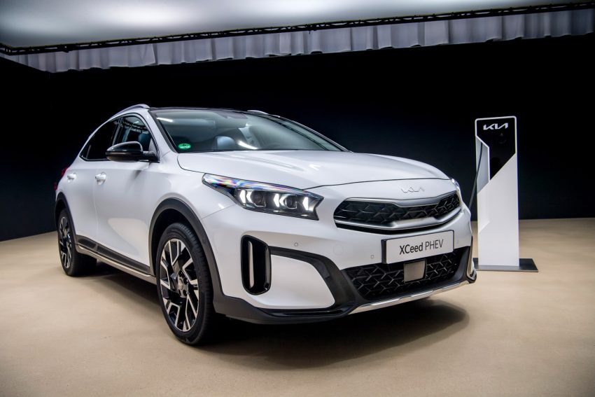 2023 Kia XCeed PHEV - Front Three-Quarter Wallpaper 850x567 #4