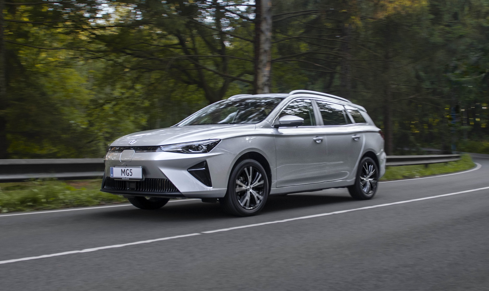 Download 2023 MG 5 EV - Front Three-Quarter HD Wallpaper 1920x1142 #6