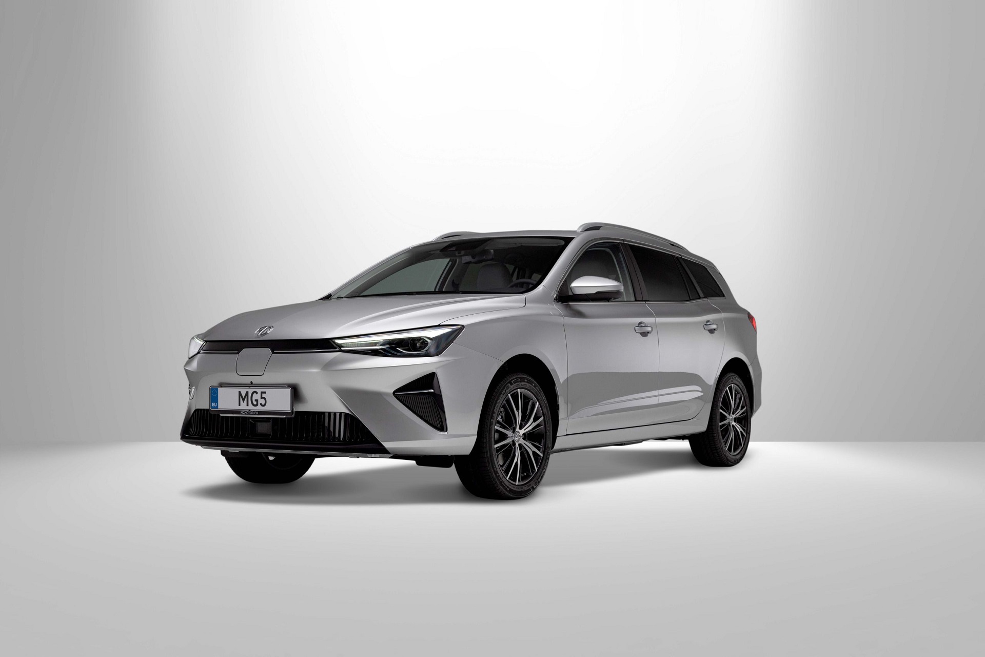 Download 2023 MG 5 EV - Front Three-Quarter HD Wallpaper 1920x1280 #27