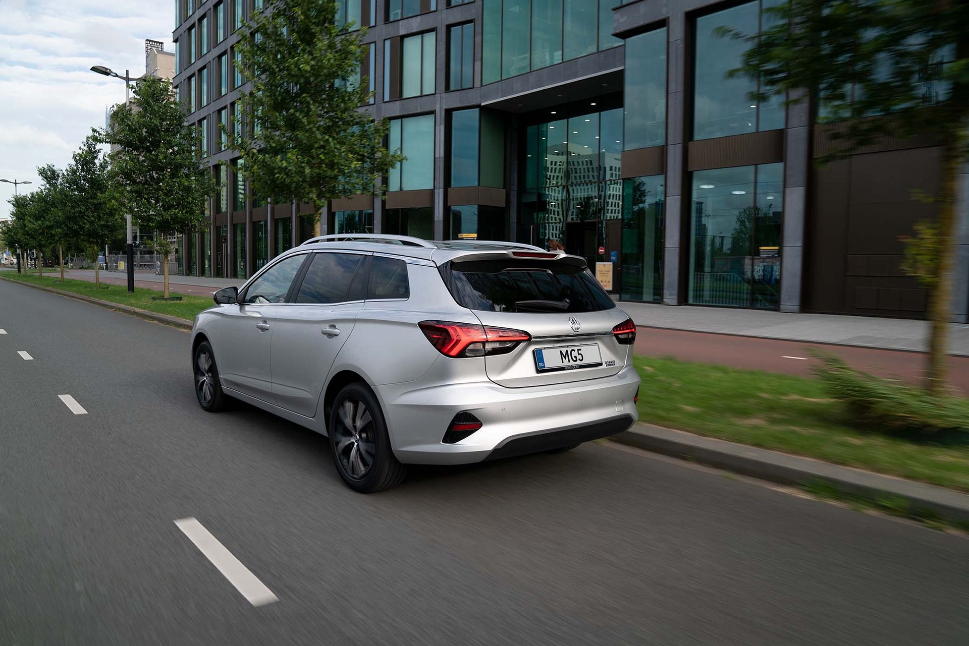 Download 2023 MG 5 EV - Rear Three-Quarter HD Wallpaper 1920x1281 #11