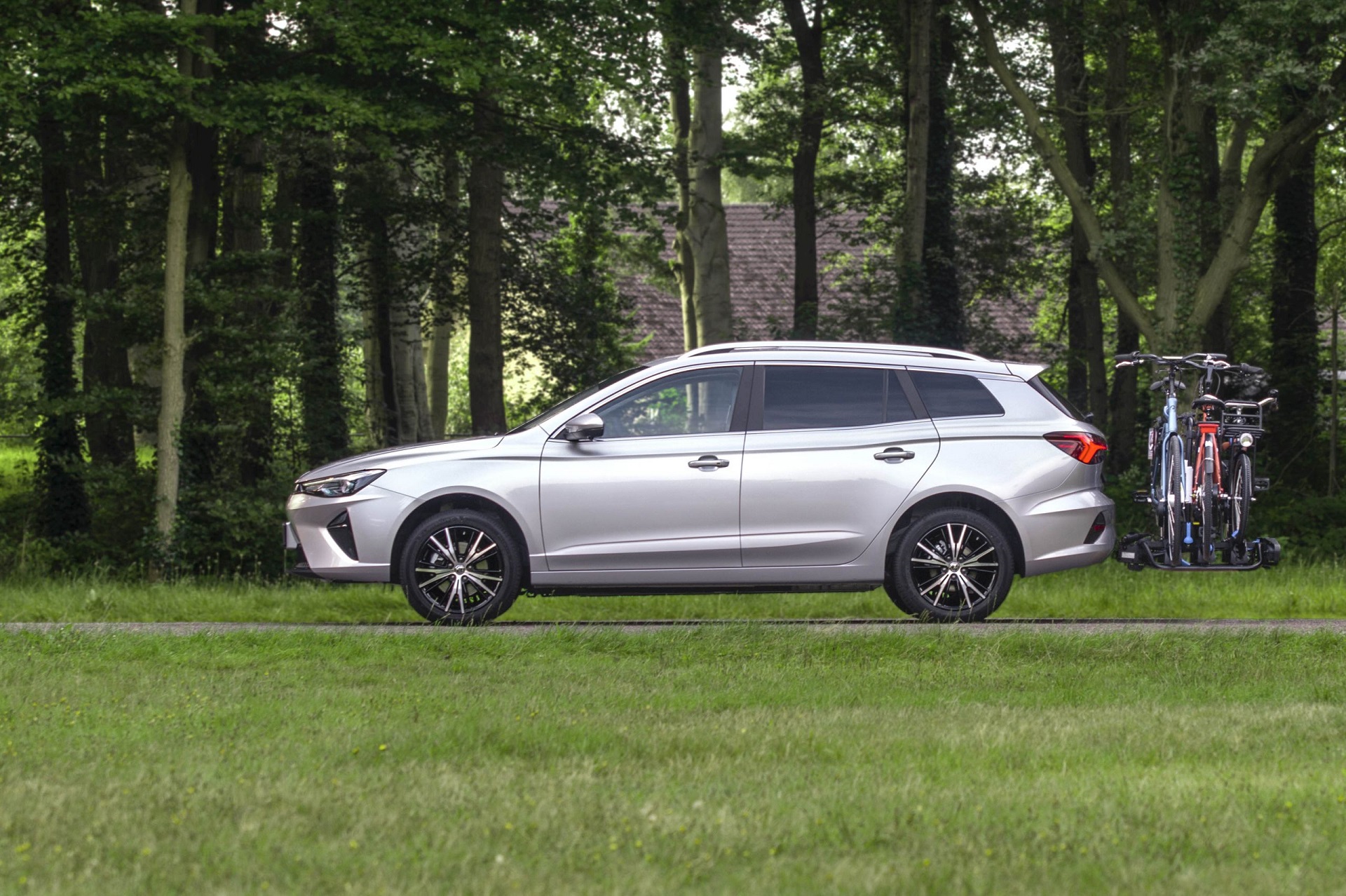 Download 2023 MG 5 EV - Side HD Wallpaper 1920x1278 #9