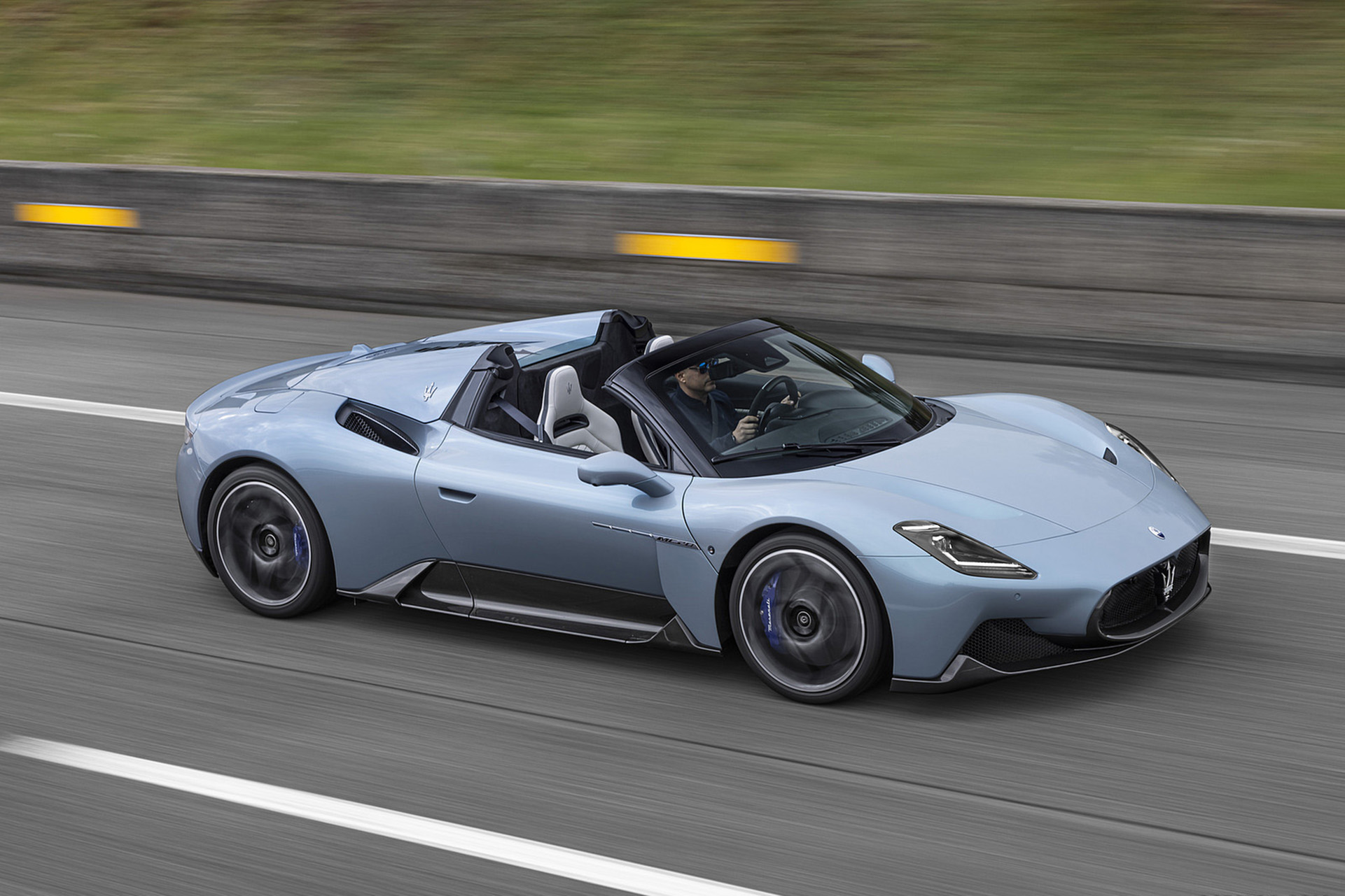 Download 2023 Maserati MC20 Cielo - Front Three-Quarter HD Wallpaper 1921x1281 #1