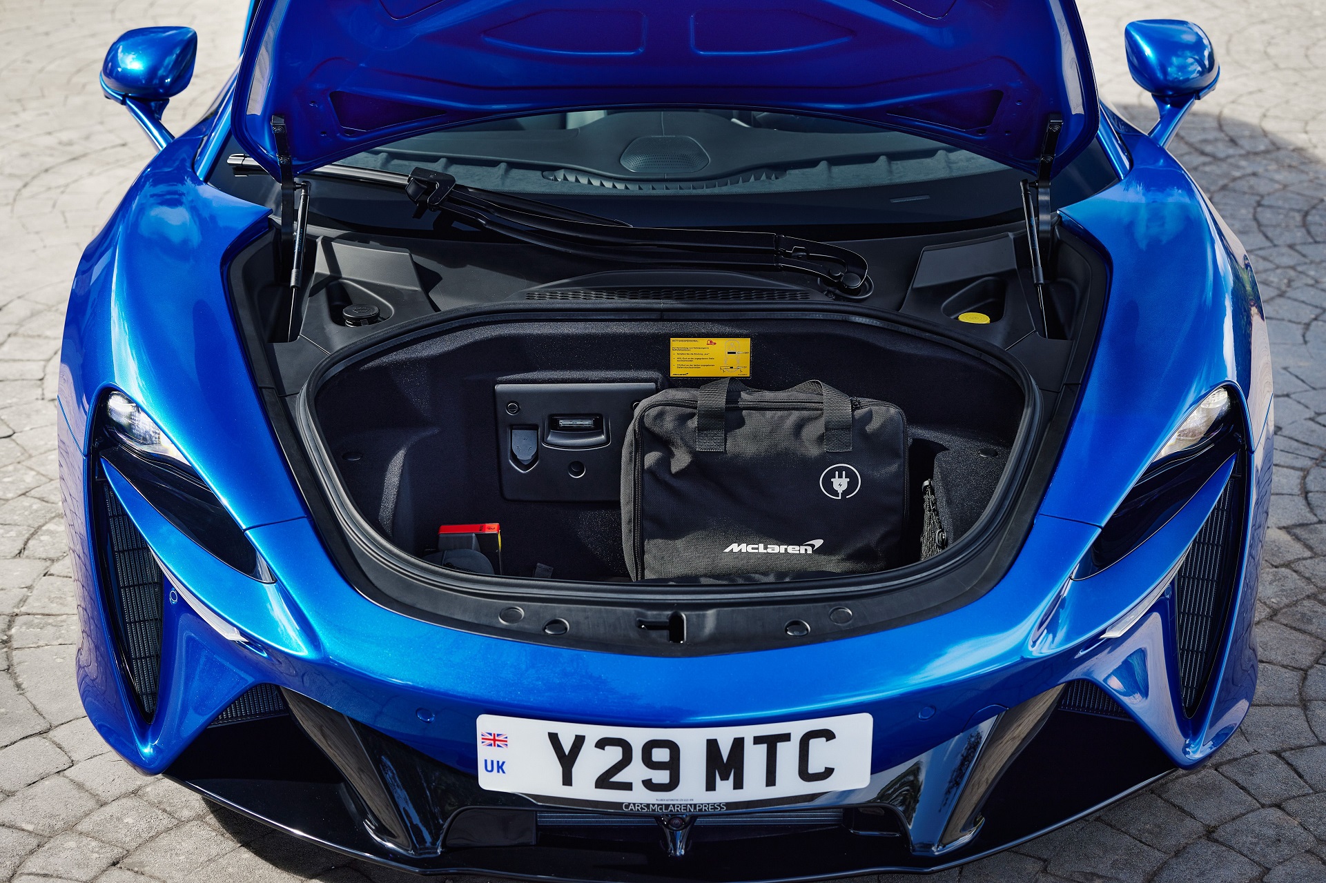 Download 2023 McLaren Artura - Front Storage Compartment HD Wallpaper 1921x1280 #12