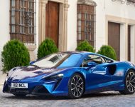 2023 McLaren Artura - Front Three-Quarter Wallpaper 190x150