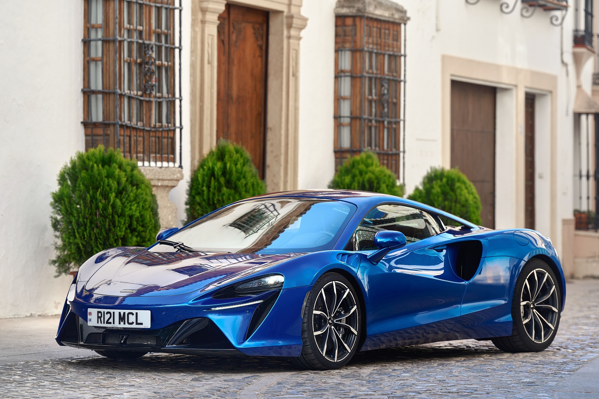 Download 2023 McLaren Artura - Front Three-Quarter HD Wallpaper 1921x1280 #6