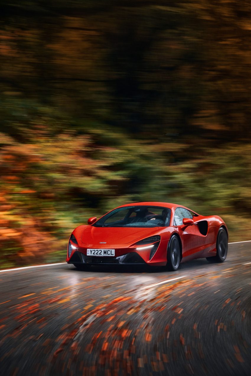 2023 McLaren Artura - Front Phone Wallpaper 850x1275 #38