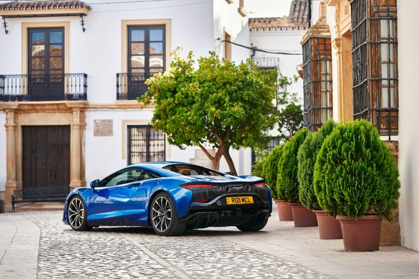 2023 McLaren Artura - Rear Three-Quarter Wallpaper 850x566 #7