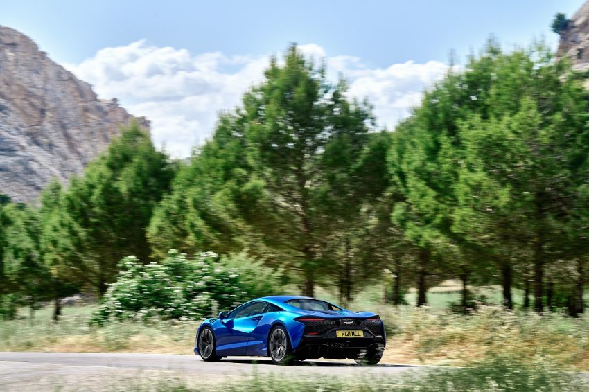 2023 McLaren Artura - Rear Three-Quarter Wallpaper 850x566 #4