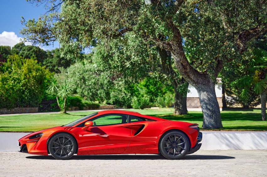 2023 McLaren Artura - Side Wallpaper 850x566 #41