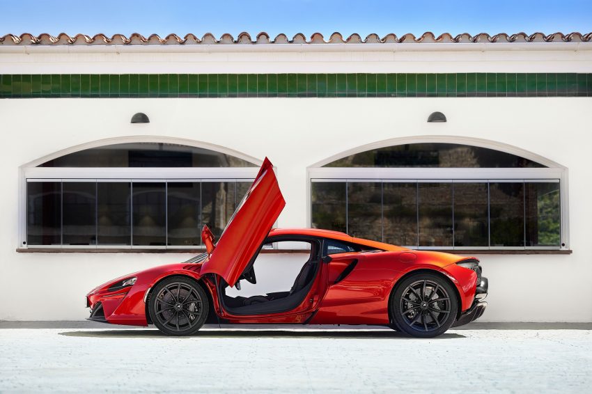 2023 McLaren Artura - Side Wallpaper 850x566 #42