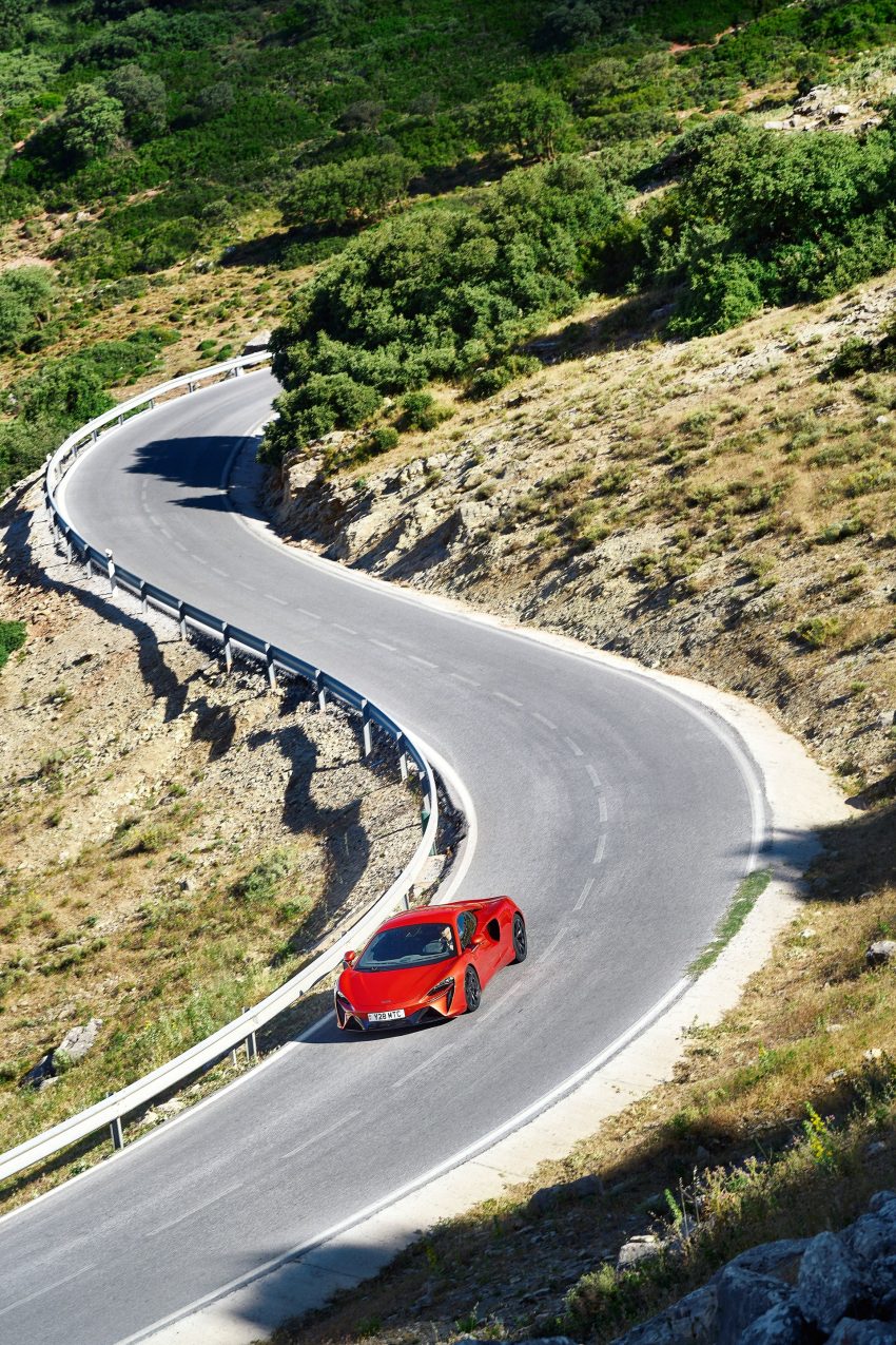 2023 McLaren Artura - Top Phone Wallpaper 850x1275 #37
