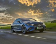 2023 Mercedes-Benz EQE 350+ - UK version - Front Three-Quarter Wallpaper 190x150