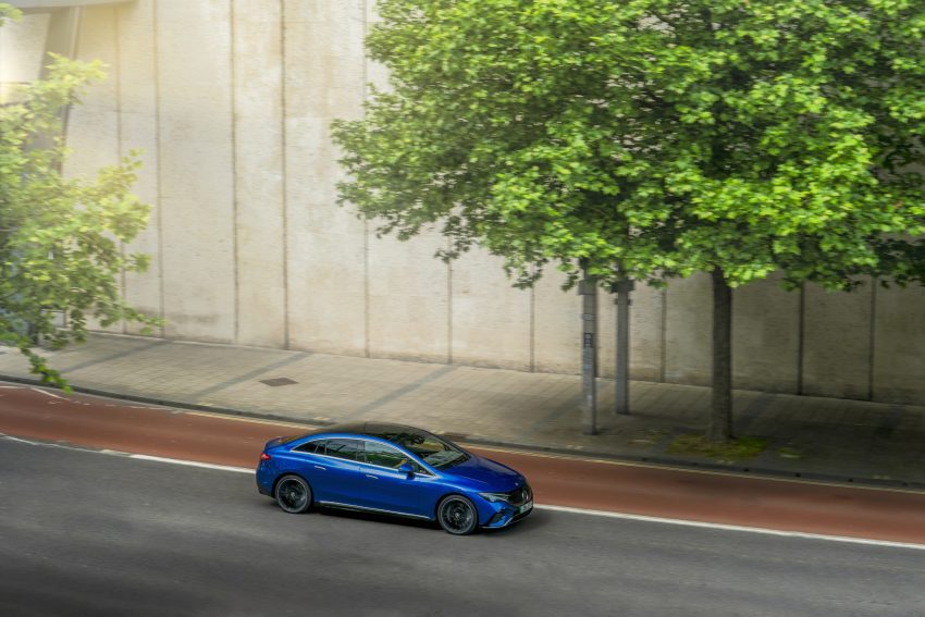 2023 Mercedes-Benz EQE 350+ - UK version - Side Wallpaper 850x567 #17