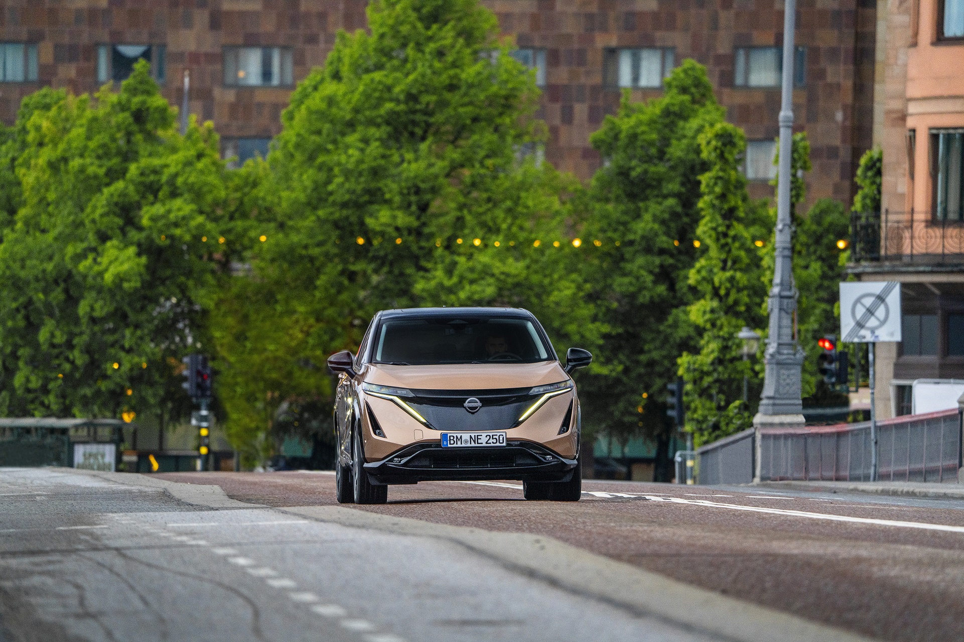 Download 2023 Nissan Ariya - Front HD Wallpaper 1921x1280 #15