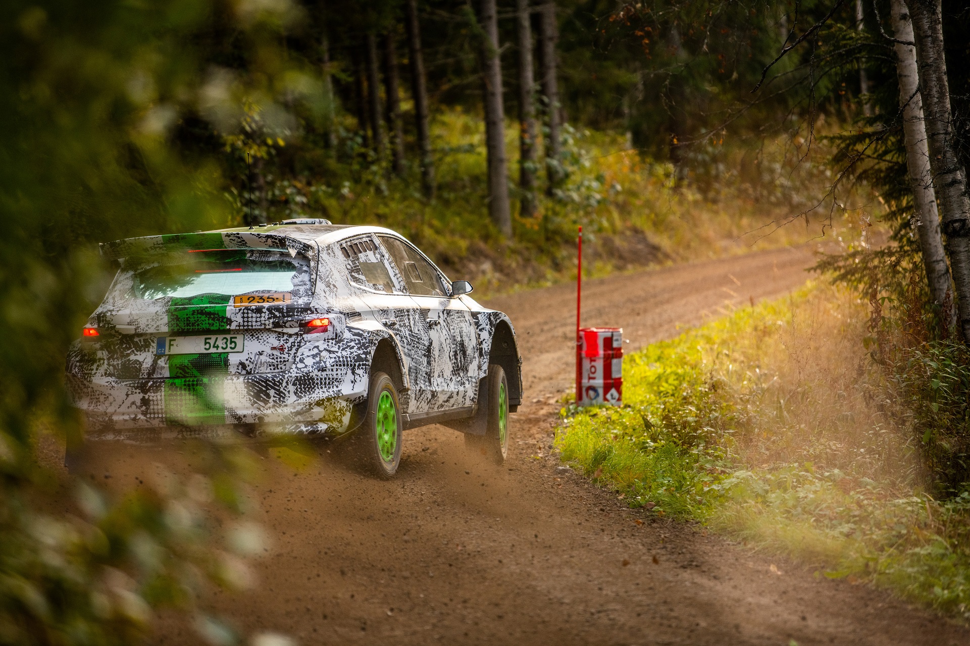 Download 2023 Skoda Fabia RS Rally2 - Off-Road HD Wallpaper 1921x1280 #83