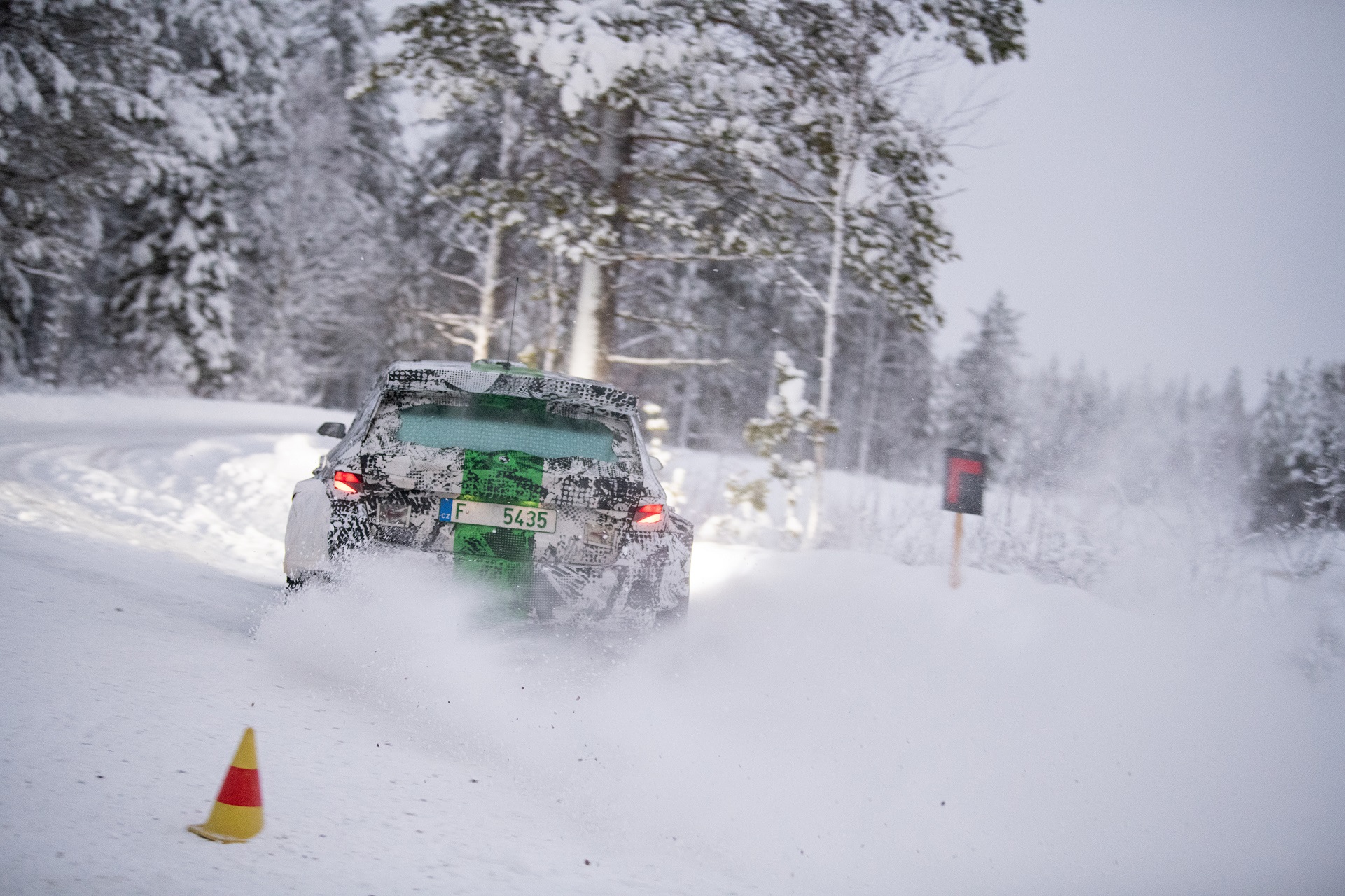 Download 2023 Skoda Fabia RS Rally2 - Off-Road HD Wallpaper 1921x1280 #34
