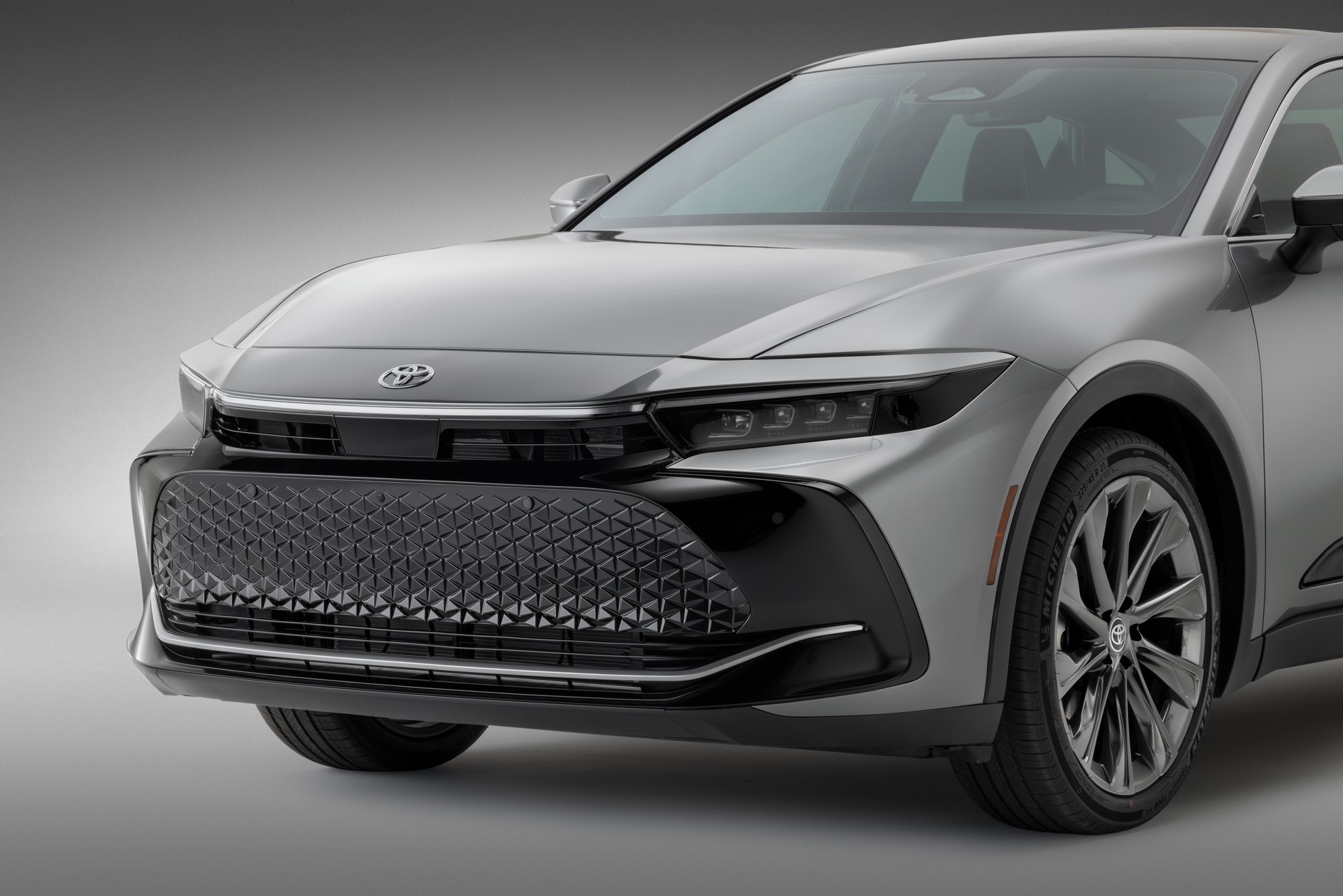 Download 2023 Toyota Crown Crossover Limited - Front HD Wallpaper 1920x1281 #10