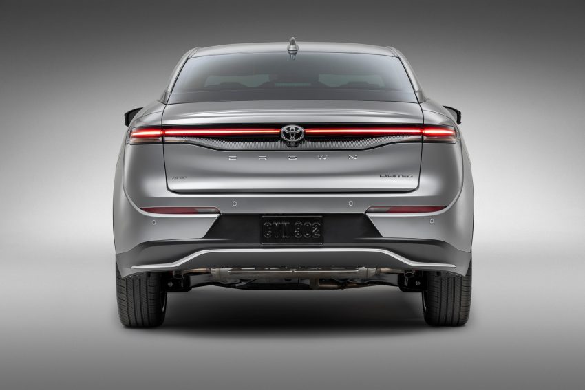 2023 Toyota Crown Crossover Limited - Rear Wallpaper 850x567 #8