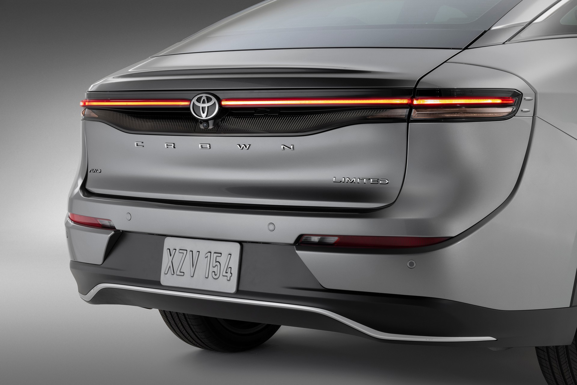 Download 2023 Toyota Crown Crossover Limited - Rear HD Wallpaper 1920x1281 #12