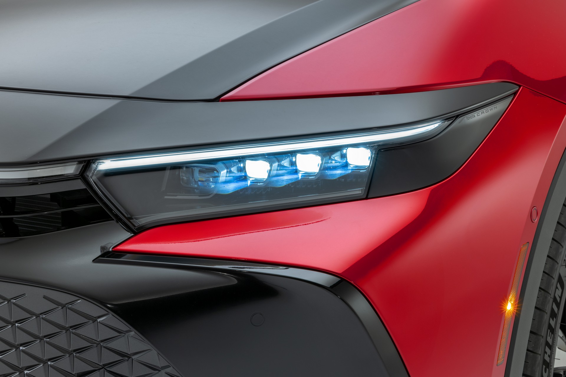 Download 2023 Toyota Crown Crossover Platinum - Headlight HD Wallpaper 1920x1281 #14