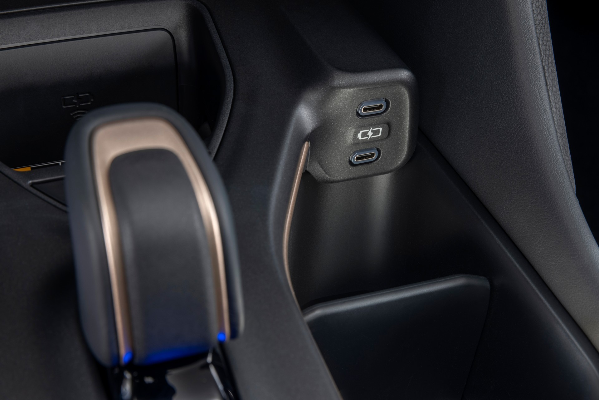 Download 2023 Toyota Crown Crossover Platinum - Interior, Detail HD Wallpaper 1920x1281 #24