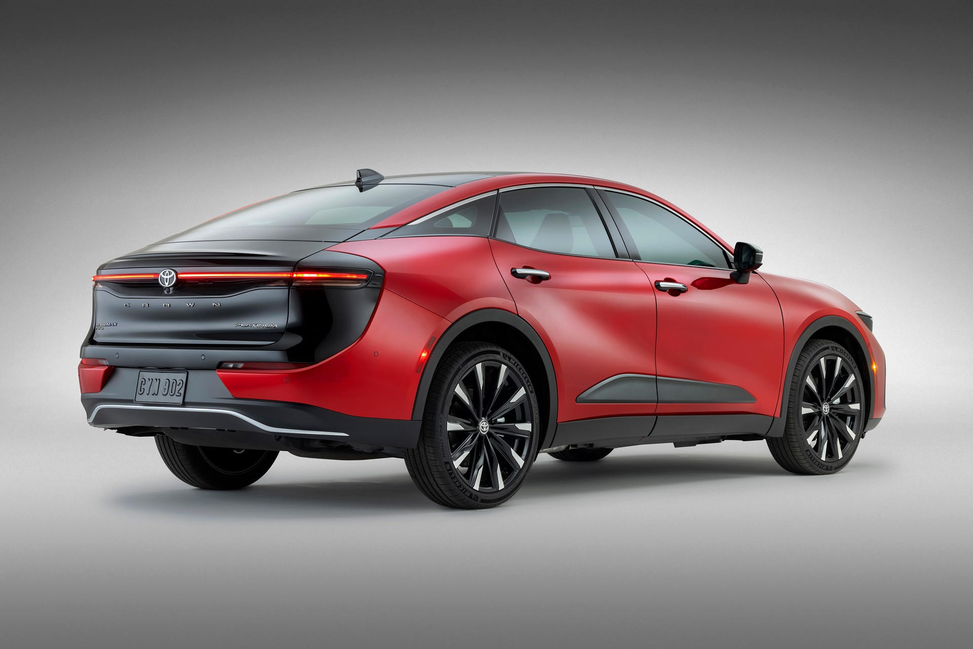 2023 Toyota Crown Crossover Platinum - Rear Three-Quarter Wallpapers #10 - MotorTread