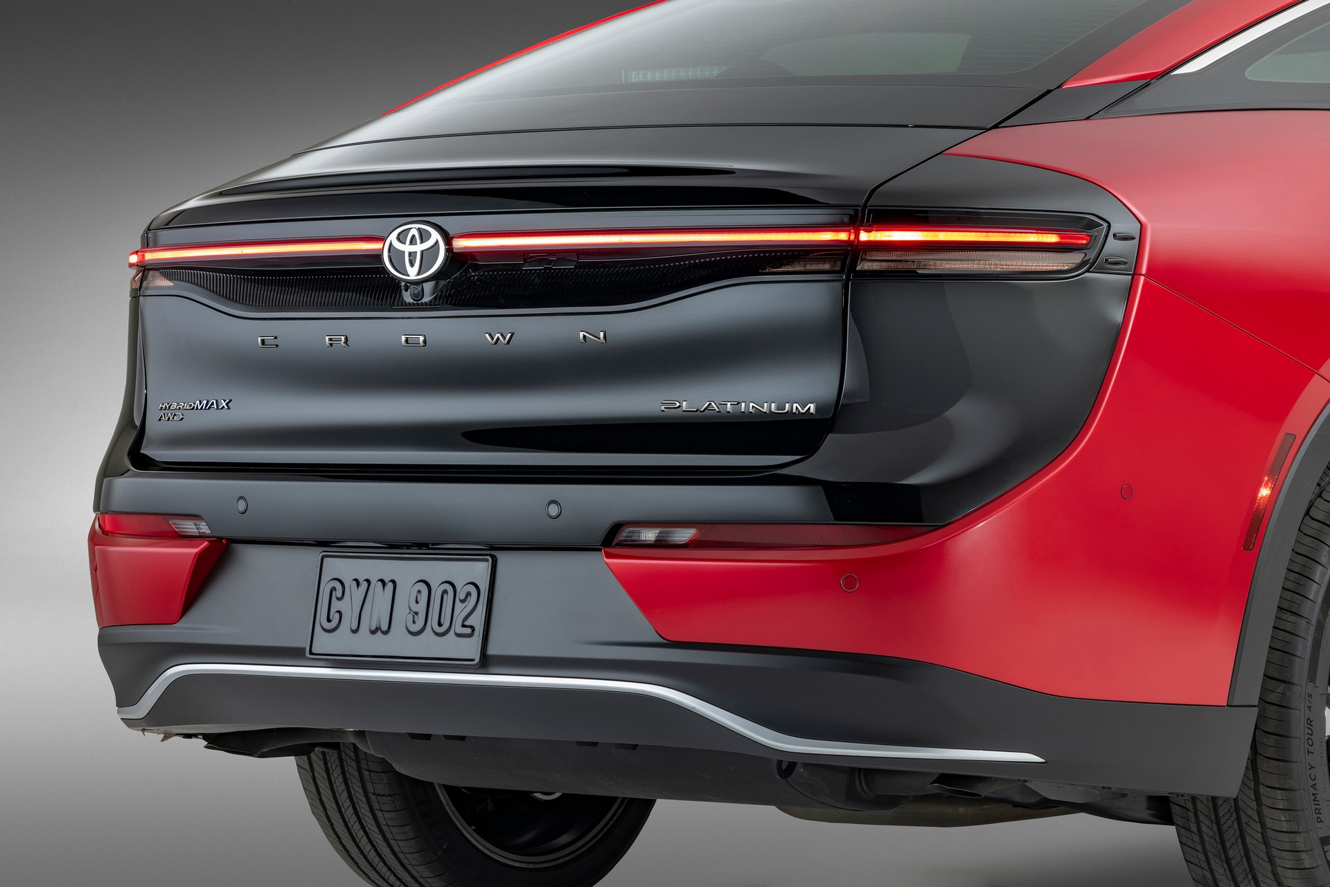 Download 2023 Toyota Crown Crossover Platinum - Rear HD Wallpaper 1920x1281 #16