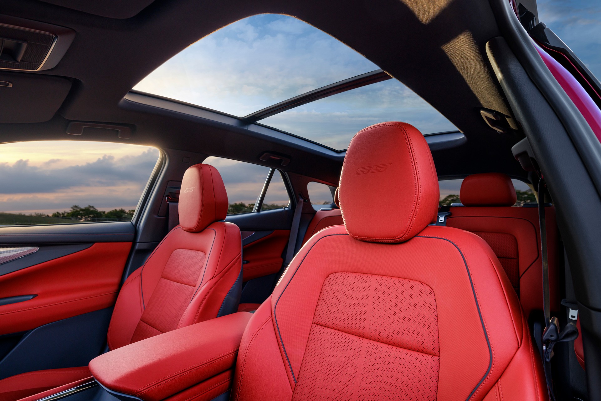 Download 2024 Chevrolet Blazer EV SS - Interior, Front Seats HD Wallpaper 1920x1281 #37