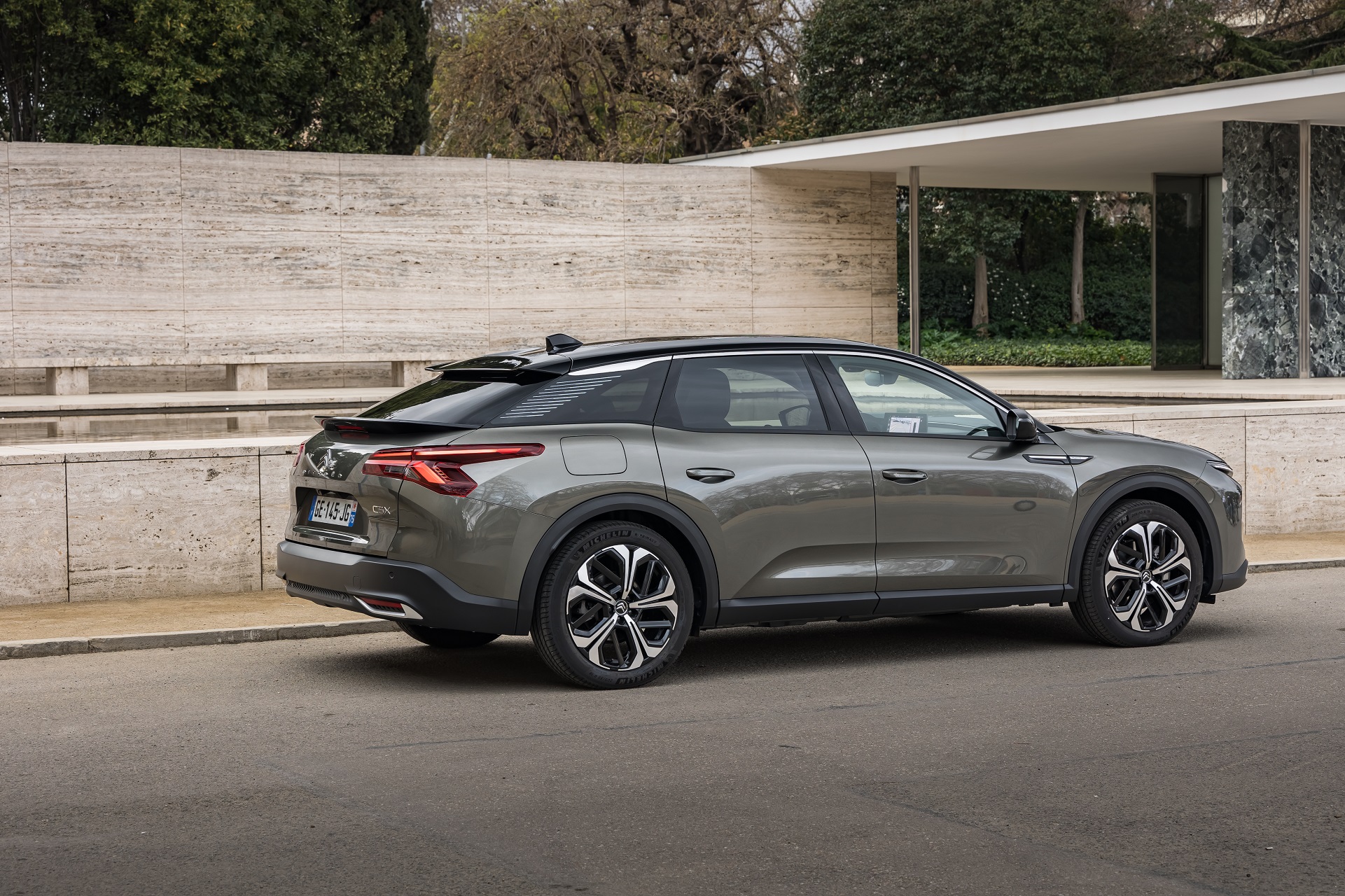 Download 2022 Citroën C5 X Hybrid - Rear Three-Quarter HD Wallpaper 1921x1280 #6