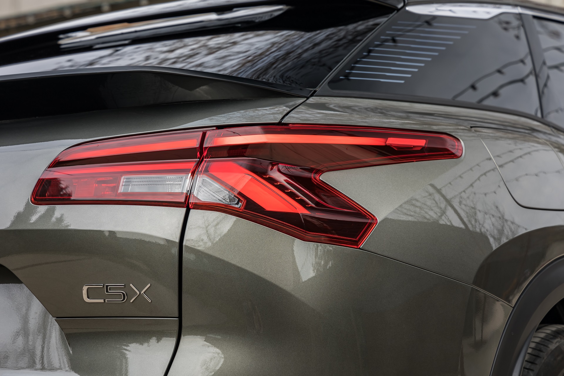 Download 2022 Citroën C5 X Hybrid - Tail Light HD Wallpaper 1921x1280 #14