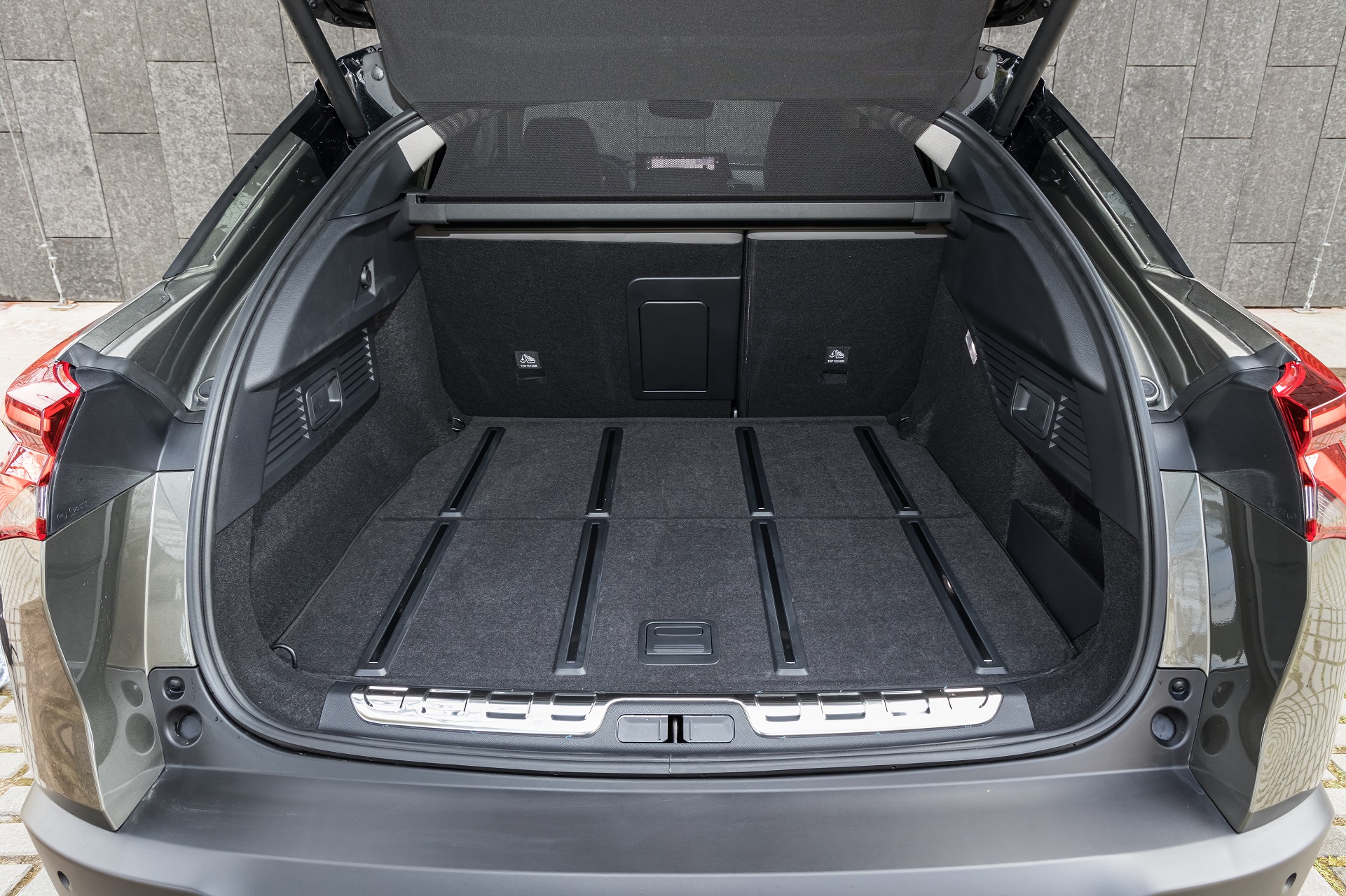 Download 2022 Citroën C5 X Hybrid - Trunk HD Wallpaper 1921x1280 #34