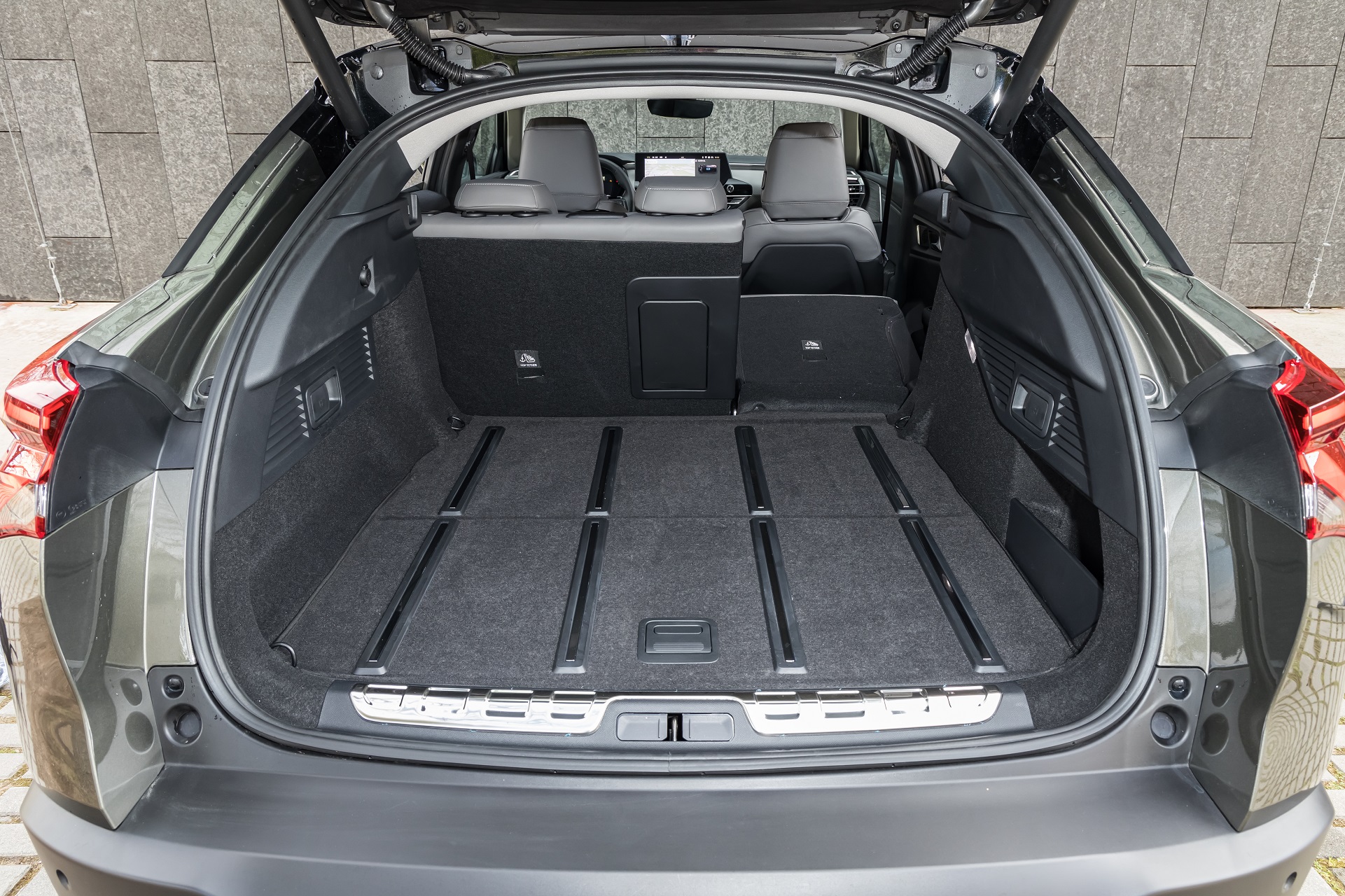 Download 2022 Citroën C5 X Hybrid - Trunk HD Wallpaper 1921x1280 #35