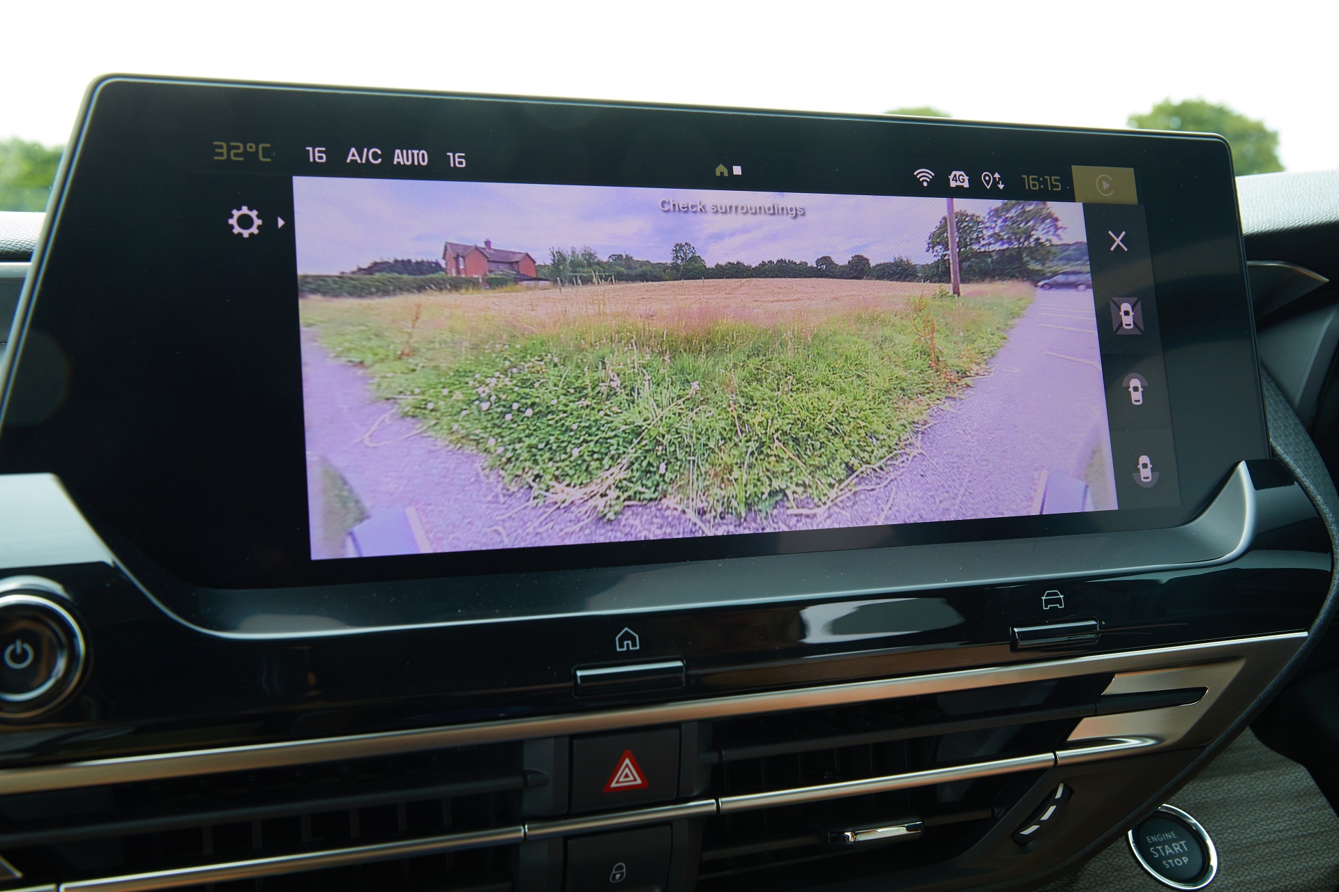 Download 2022 Citroën C5 X Hybrid - UK version - Central Console HD Wallpaper 1920x1280 #62