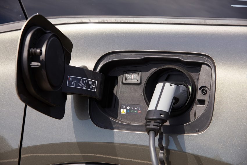 2022 Citroën C5 X Hybrid - UK version - Charging Connector Wallpaper 850x567 #39