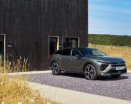 2022 Citroën C5 X Hybrid - UK version - Front Three-Quarter Wallpaper 190x150
