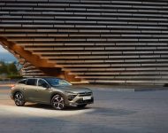 2022 Citroën C5 X Hybrid - UK version - Front Three-Quarter Wallpaper 190x150