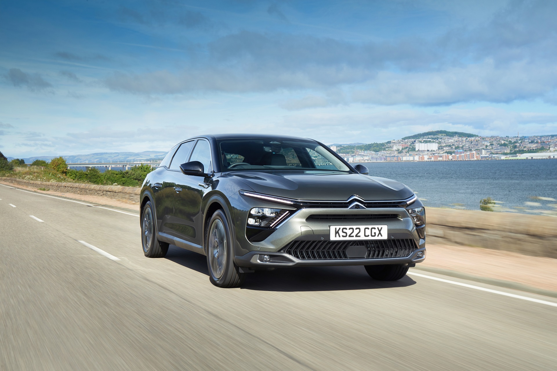 Download 2022 Citroën C5 X Hybrid - UK version - Front HD Wallpaper 1921x1280 #5