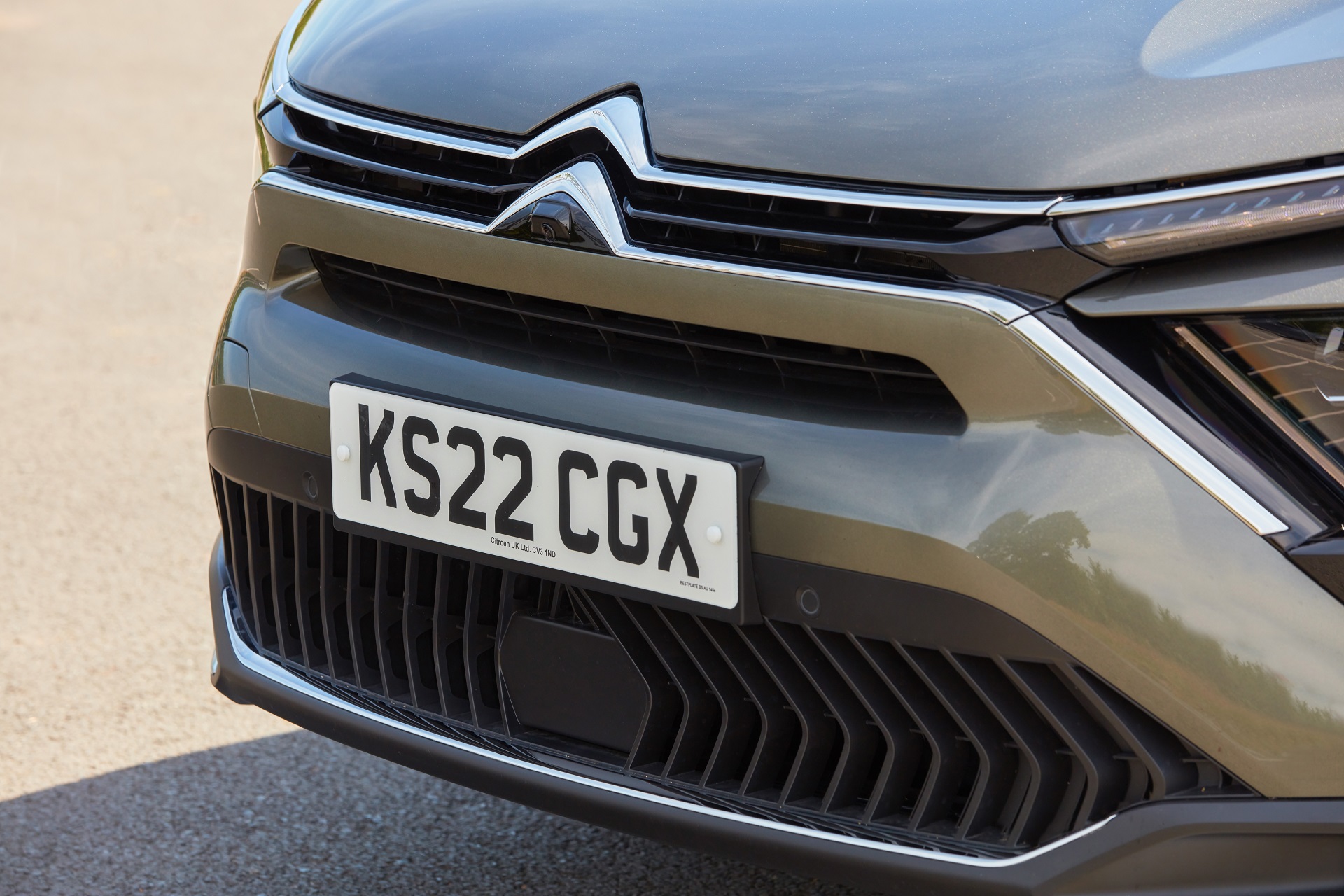 Download 2022 Citroën C5 X Hybrid - UK version - Grille HD Wallpaper 1920x1280 #34