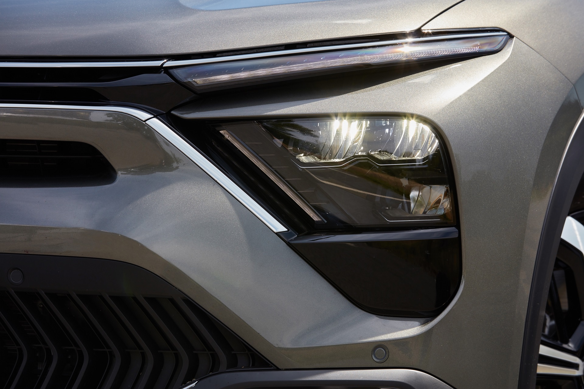 Download 2022 Citroën C5 X Hybrid - UK version - Headlight HD Wallpaper 1920x1280 #35
