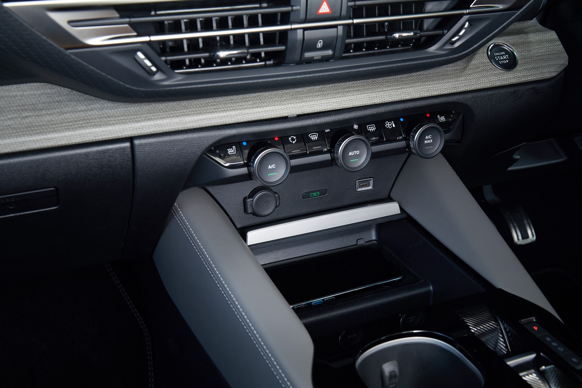Download 2022 Citroën C5 X Hybrid - UK version - Interior, Detail HD Wallpaper 1920x1280 #58