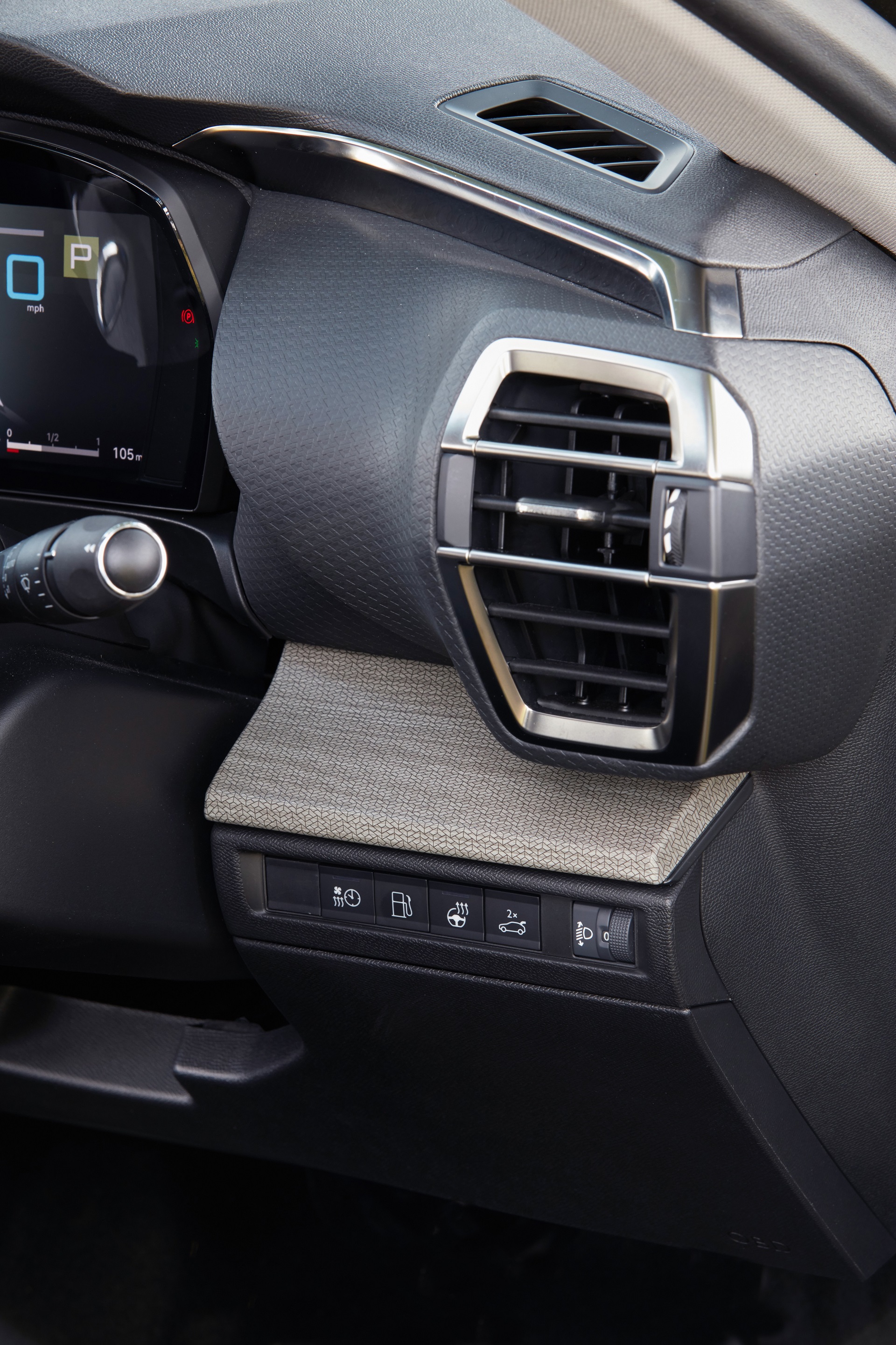 Download 2022 Citroën C5 X Hybrid - UK version - Interior, Detail HD Phone Wallpaper 1920x2880 #66