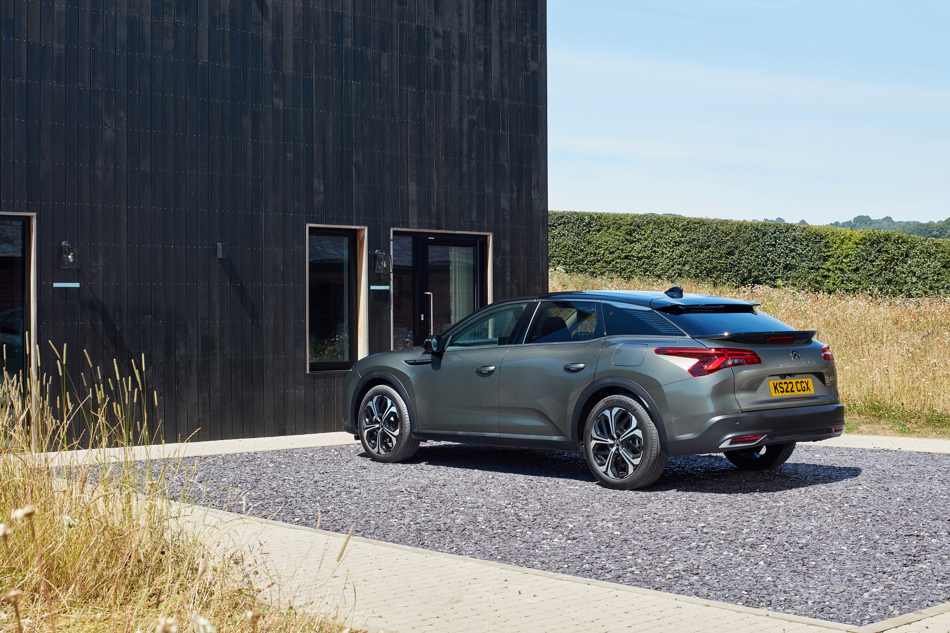 Download 2022 Citroën C5 X Hybrid - UK version - Rear Three-Quarter HD Wallpaper 1920x1280 #15