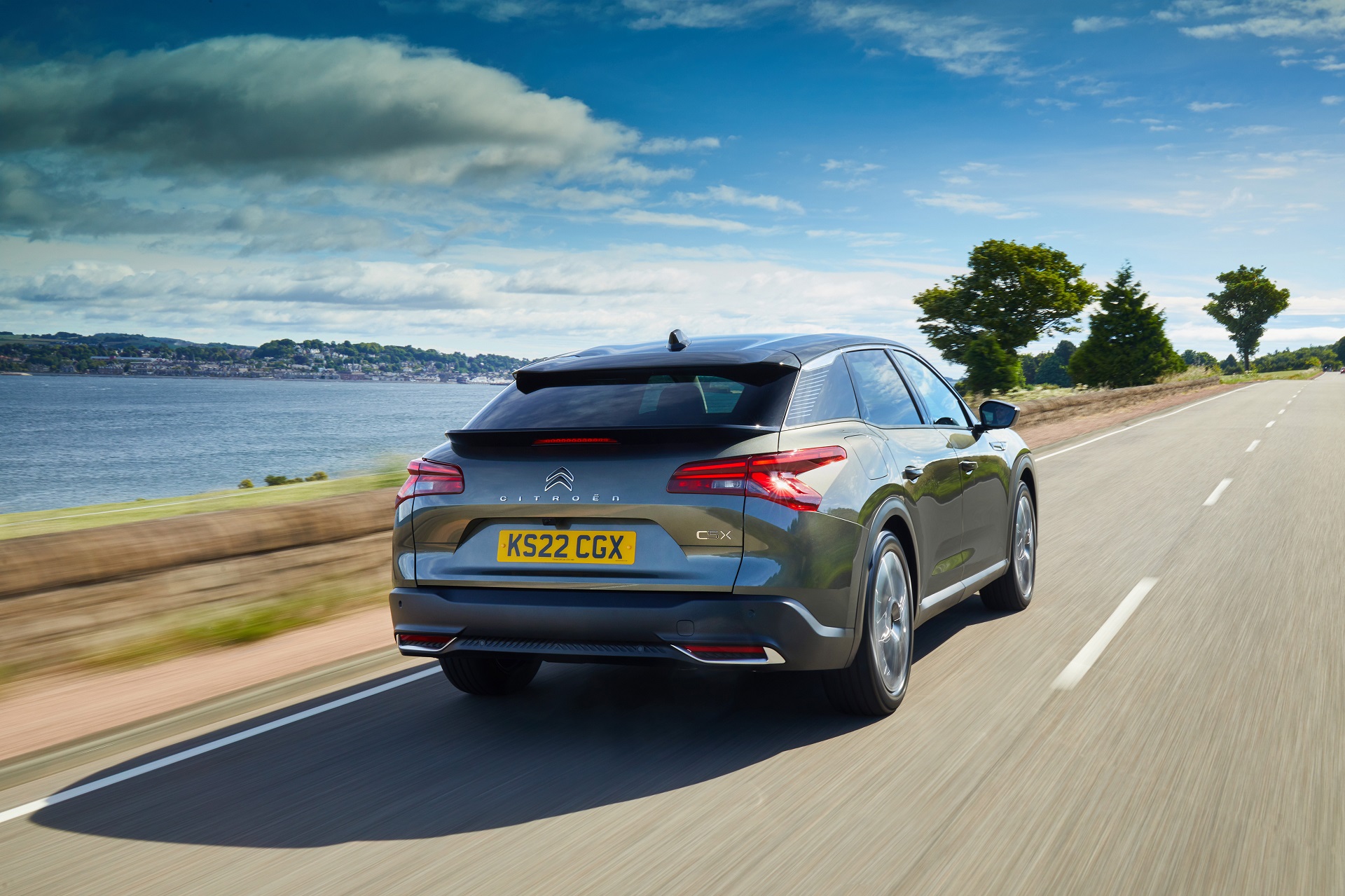 Download 2022 Citroën C5 X Hybrid - UK version - Rear HD Wallpaper 1920x1279 #8