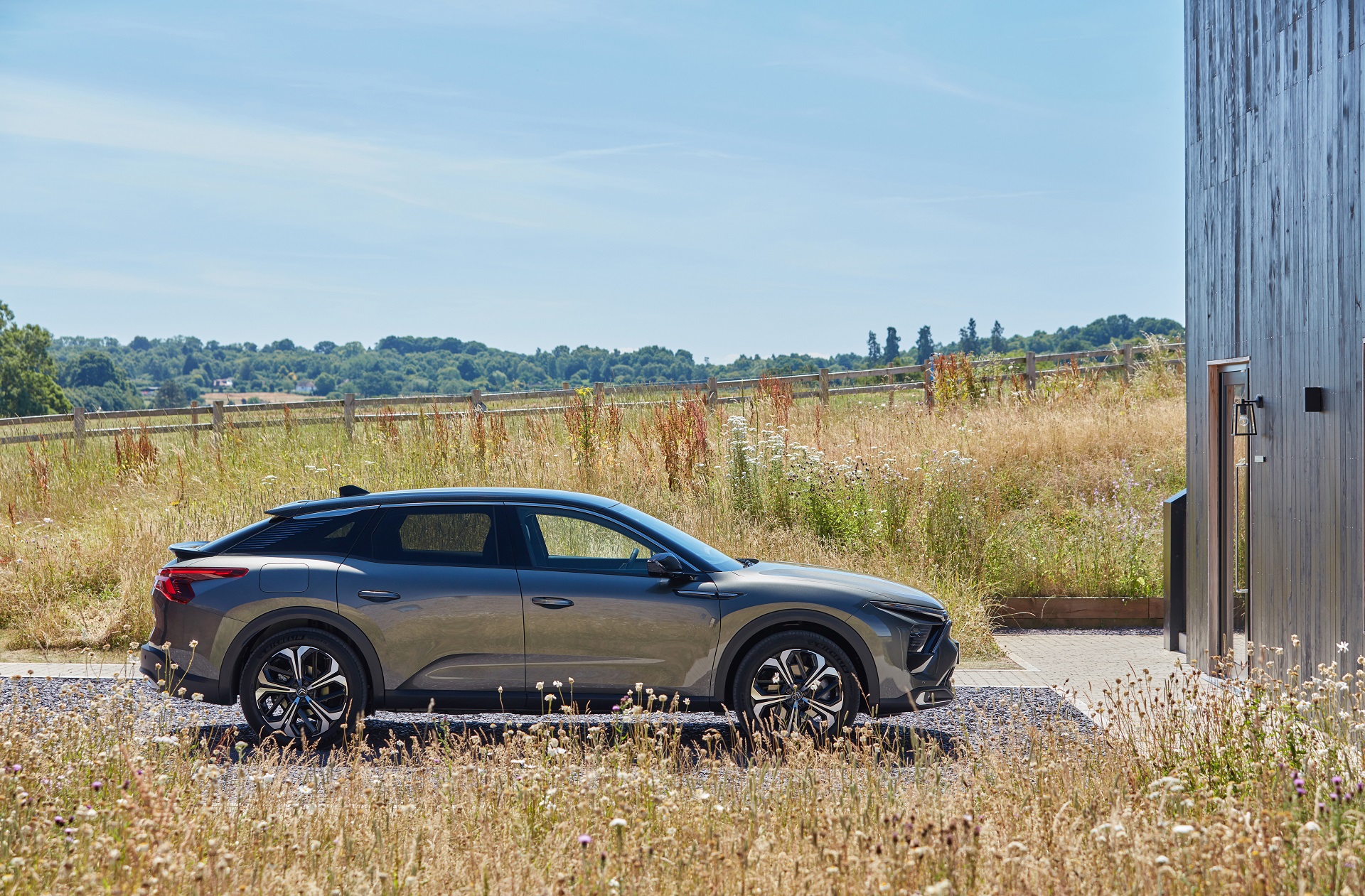 Download 2022 Citroën C5 X Hybrid - UK version - Side HD Wallpaper 1920x1261 #18