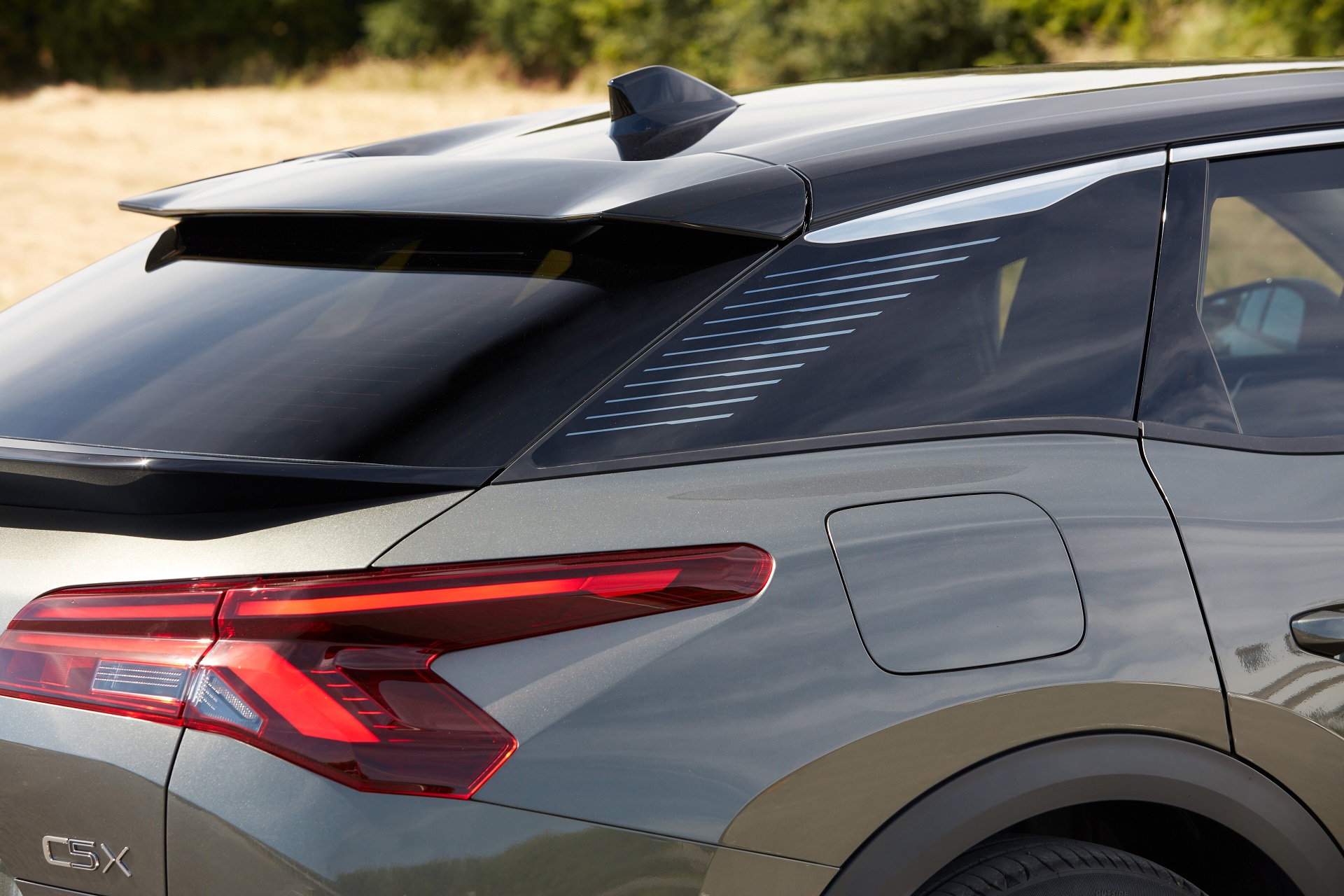 Download 2022 Citroën C5 X Hybrid - UK version - Tail Light HD Wallpaper 1920x1280 #40