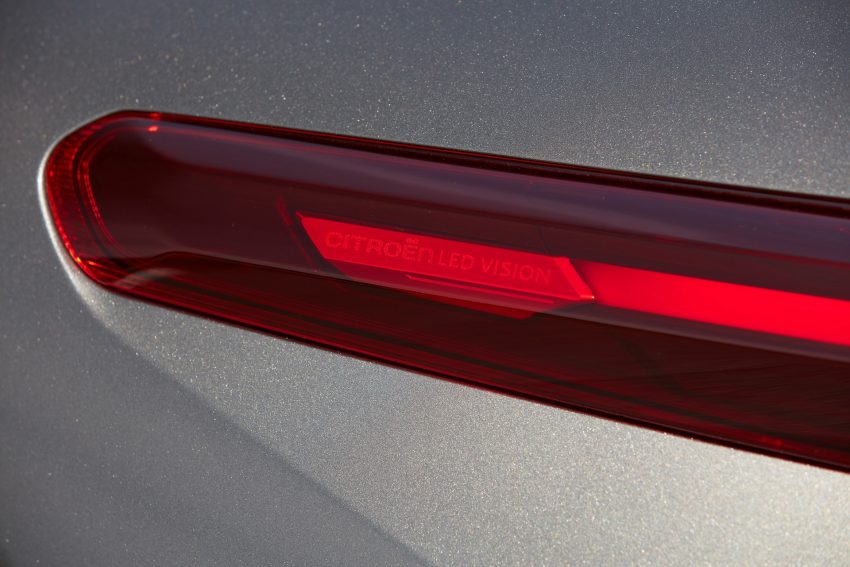 2022 Citroën C5 X Hybrid - UK version - Tail Light Wallpaper 850x567 #42