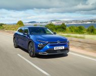 2022 Citroën C5 X - UK version - Front Three-Quarter Wallpaper 190x150